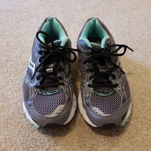 Women's Saucony Running Shoes